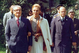 زیر و بـم پهلوی‌ها/بررسی کتاب‌های هوشنگ نهاوندی درباره حکومت محمدرضاشاه