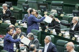 بی‌رقیب، با تخریب/ارزیابی نمایندگان از عملکرد هیئت رئیسه مجلس و موقعیت قالیباف در آستانه آغاز سال دوم