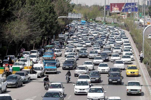 مجوز با اتحادیه، نظارت با دولت/فعالان بازار آنلاین حمل‌‏ونقل عمومی نسبت به سکوت عارف درباره مرجع صدور مجوز انتقاد دارند