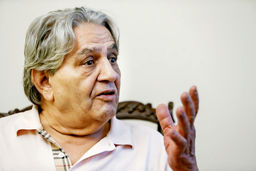 پی افکند از نظم کاخی بلند/درباره مرتضی کاخی که در بی‌خبری و در بحبوحه جنگ چشم از جهان فروبست