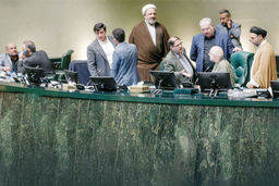 سلاح تازه تندروها علیه پزشکیان/بررسی موج جدید حملات در مجلس به رئیس‌جمهوری با طرح «عدم کفایت»