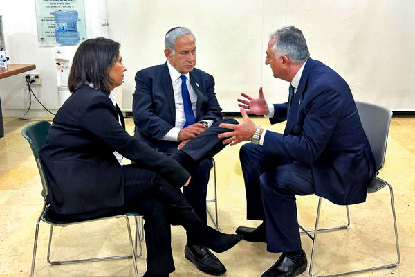 بازیگر دنیای موازی/نگاهی به رابطه رضا پهلوی با اسرائیل و تحلیل‌هایی که در پی داشته است