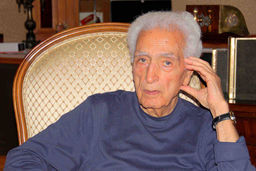 ریشه در خاک سر در آسمان/تأملی بر هویت و مهاجرت به مناسبت بزرگداشت محمدعلی اسلامی ندوشن  