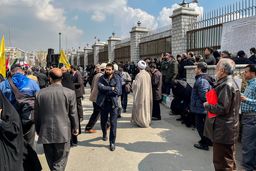 تحریف سخن رهبری برای تضعیف رئیس‏‌جمهور/بررسی تجمعات زنجیره‏ای که بین تندروها هم شکاف انداخته است