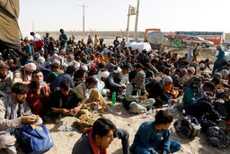 غیرقانونی‌سازی مهاجران 