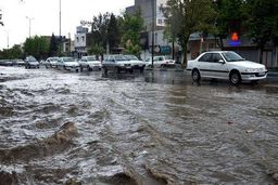 تندباد ۱۰۴ کیلومتری و بارش‌های سیلابی جنوب کشور را درنوردید