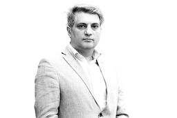 انتصابات سوال‌برانگیز