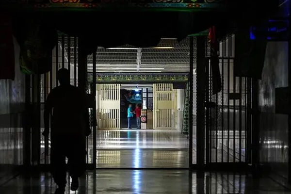 ضرورت برخورداری زندانیان سیاسی از حقوق‌شان