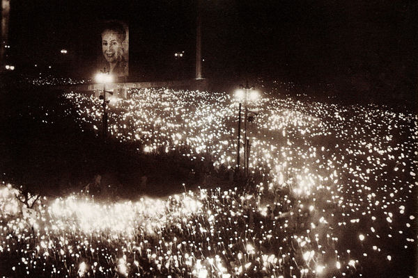 غایب همیشه حاضر/سانتا اویتا روایتی است هیجان‏‌برانگیز از ساخته‏‌شدن اسطوره‌‏ای به‌‏نام اوا پرون