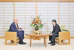 سفر آسیایی ترامپ ادامه دارد/ دیدار با امپراتور