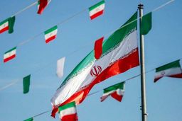 در پی سرودی ملی‏‌تر/اقبال به مفاهیمی چون «وطن» و «ایران» در محافل رسمی و امیدواری برای بازبینی بعضی از نمادهای ملی