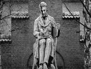 فرار از اکنون با خاطره/ فهم امروز ایران با استمداد از کی‌یرکگور