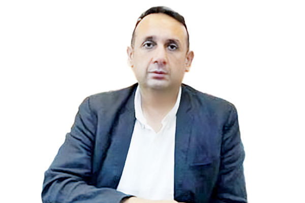 مهدی افنانی کارشناس بورس: سرمایه‌گذار در یک اتاق تاریک رها شده است