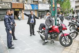 به‌دنبال خودسوزی یک جوان 23 ساله در اهواز، شهردار منطقه 3 این شهر  و مسئول اجرائیات شهرداری این منطقه بازداشت و به قید وثیقه آزاد شدند / قصه اعتراض «احمد»/دادستان اهواز: شهرداری براساس دستور مقام قضایی عمل نکرد 