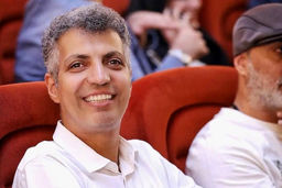 افشاگر قراردادهای نجومی