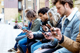 نارضایتی نیمی از جوانان از اینترنت