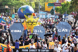 زمین در وضعیت اضطراری مردم در خیابان‏‌ها/اجلاس تغییرات اقلیمی زیر سایه بزرگ‏ترین اعتراضات محیط‌زیستی آمریکای جنوبی است