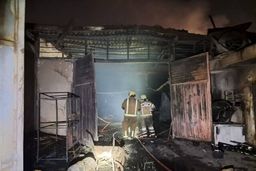 آتش‌سوزی مهیب در کارگاه مبل‌سازی مرتضی‌گرد؛ شعله‌ها مهار شد