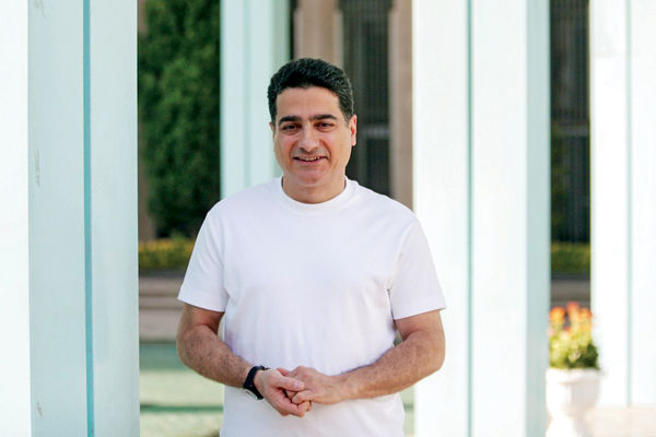 فریب یا فرصت؟کنسرت همایون شجریان در میدان آزادی دستمایه اختلاف‏‌نظرهای گسترده شده است