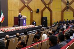 باید با نهادهای علمی جهان ارتباط تنگاتنگ داشته باشیم/ در حال گذار از صنعت وابسته به ملی هستیم