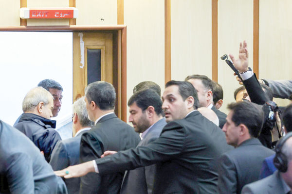 سیاه‌کاری اینترنتی/ نقدی بر اظهارات رئیس جمهور در مراسم 16 آذر و نسخه‌ای که برای خط‌های سفید پیچید