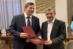 ماجرای دکتری افتخاری به احمدی‌نژاد و نتانیاهو چیست؟