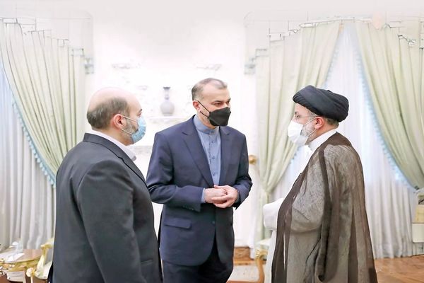 به جای تولید ژئوپلیتیک آن‏‌را مصرف می‏‌کنیم