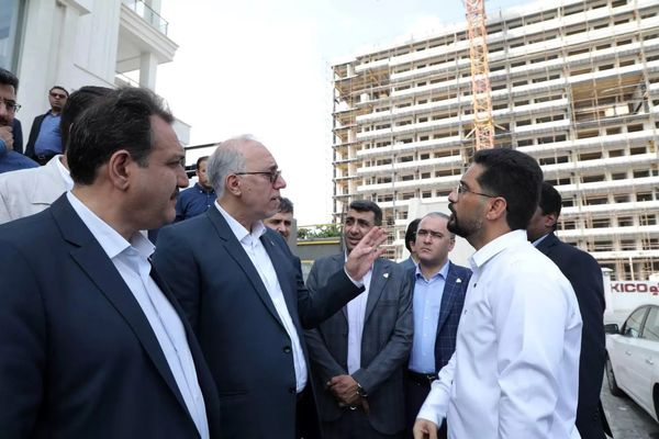 بازدید مدیرعامل بانک مسکن از بلوک مسکونی آبان ستاره کیش