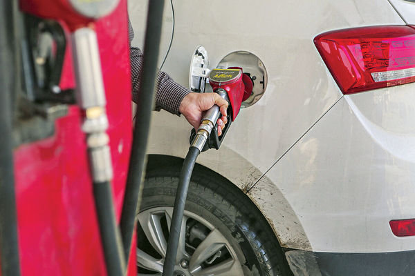 حذف بنزین یارانه‌‏ای برای لوکس‌سواران؟مسعود پزشکیان از قطعیت تصمیم دولت برای نرخ‌گذاری جدید بنزین می‏گوید