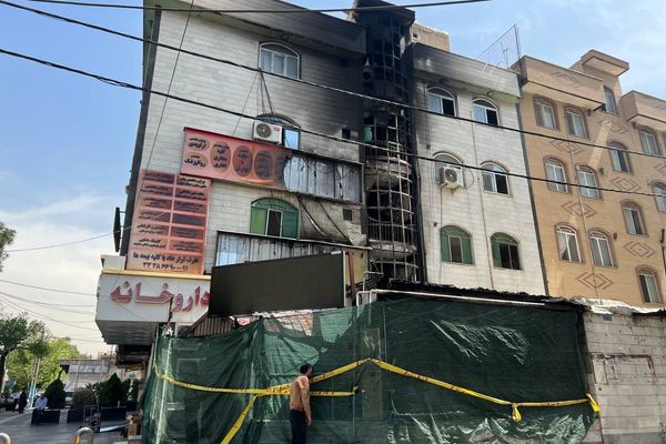 مردن از ترس مرگ / این درمانگاه جزو ساختمان‏‌های پُرخطر منطقه ۱۵ است که سال گذشته هم دچار آتش‌‏سوزی شده بود