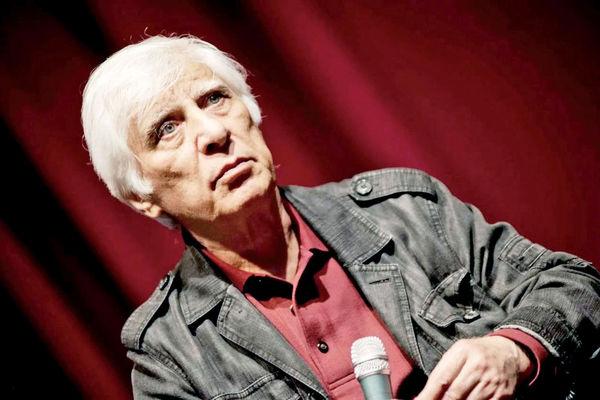 آرامش در غربت/پیکر  بهرام بیضایی نیز همچون بسیاری دیگر از بزرگان فرهنگ ایران در خارج از ایران به خاک سپرده می‌شود