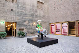 نهاد «در حال ساخت»/ نگاهی به نمایشگاه «جنگ‌های تصنعی» که به بهانه ده سالگی بنیاد پژمان در کارخانه آرگو برگزار شده است