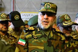 فرمانده نیروی زمینی ارتش: چشم‌ها به دشمن و دست‌ها روی ماشه است‌