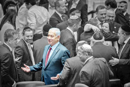 گسترش جنگ بنیامین نتانیاهو را نجات داد / محبوبیت نخست‌‏وزیر اسرائیل در داخل به‌‏رغم ممانعت از توافق برای آزادی گروگان‌‏ها دوباره جهش پیدا کرد