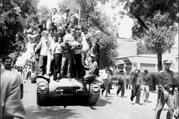 قطار فریب کودتا /کتاب «سرویس جاسوسی انگلیس از درون» بررسی‌ای پیشگامانه و جنجالی درباره یکی از سازمان‏‌های مخفی‏ جهان و نقش آن در کنار رفتن دولت محمد مصدق است