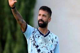 بازیکن استقلال نقره داغ می‌شود