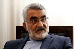 بروجردی: رضا پهلوی در جمع ضدانقلاب هم بی‌ارزش است