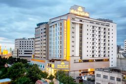 جاذبه های گردشگری نزدیک به هتل نگین پاسارگاد مشهد