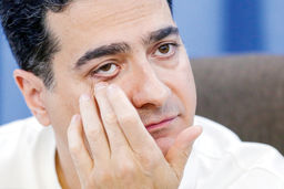 کلاه گشاد؟/ درباره عکسی از نشست خبری «همایون شجریان»