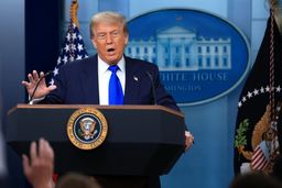 فرماندار ایلینوی: طرح ترامپ برای شیکاگو «یورش نظامی» است