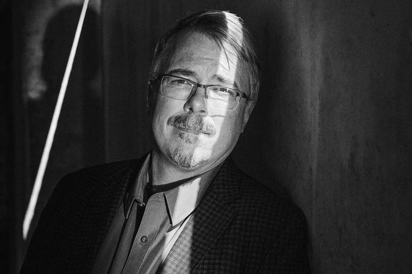 از ضدقهرمان‌‏ها اشباع شده‌‏ام/گفت‏‌و‏گویی با وینس گیلیگان درباره ایده خلق جهان پلوریبوس شخصیت‏‏‏‏‌پـردازی و جزئیاتی کــه زنــدگی در آنها جاری است