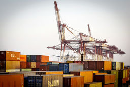 ۶۰ درصد از کالاهای غیرنفتی در سال 1402 را چین، امارات و عراق خریدند / افول اقتصاد پس از 84