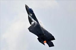 بسته شدن ۲۰ دقیقه‌ای باند فرودگاه به‌دلیل نقص فنی جنگنده