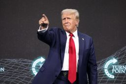 ترامپ: درحال انجام کارهای زیادی با تهران هستیم