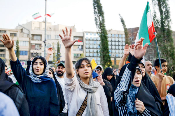 اصلاحات ضــــروری است/بررسی و تحلیل آنچه نظریه پردازان سیاسی درباره ایرانِ پسا جنگ گفته‌‏اند 