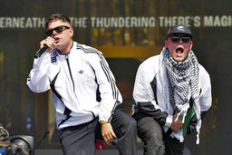 شعار مرگ بر اسرائیل در یک کنسرت رپ