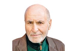 استقلال را با جنگ تمام‌عیار با دنیا اشتباه گرفته‌ایم