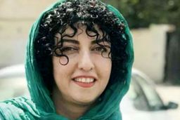 نرگس محمدی از زندان خارج شد
