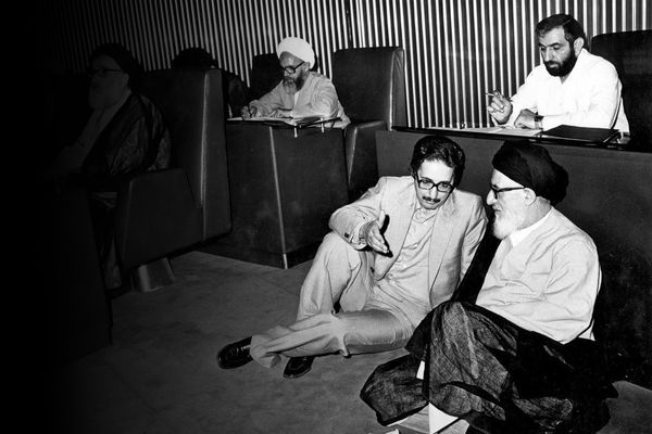 میثاق 46 ساله/بازخوانی روند تصویب و اصلاح قانون اساسی و جایگاه و موقعیت امروز آن