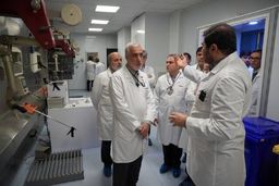 بازدید رئیس سازمان غذا و دارو از مرکز تولید رادیوداروهای پارس ایزوتوپ